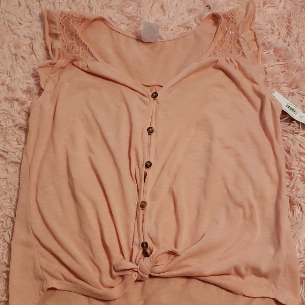 Cute baby pink top w/ tied knot at waist